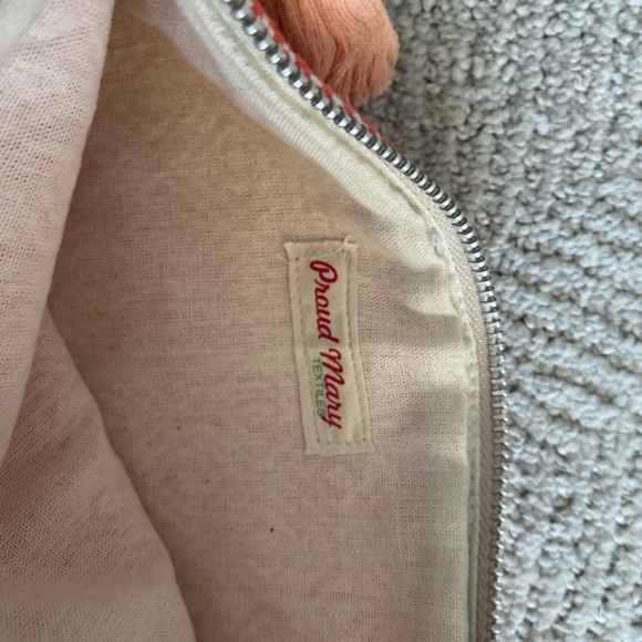 Woven pink and white clutch - Picture 3 of 3